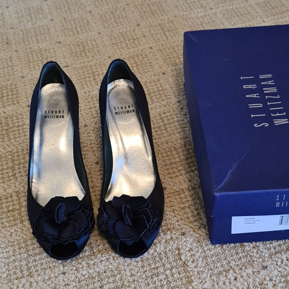 Stuart Weitzman Navy Satin Hojas Pumps